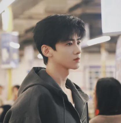 娱乐圈吃瓜陈伟霆章若楠,陈伟霆与章若楠的娱乐圈甜蜜瓜料揭秘